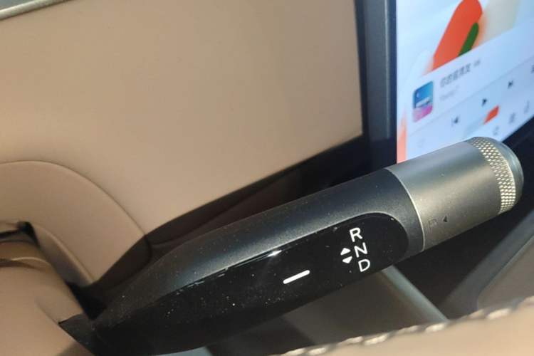 Used ONVO Luxeed L90 2025 Model—Ultra Seven-Seater Version Gear Lever