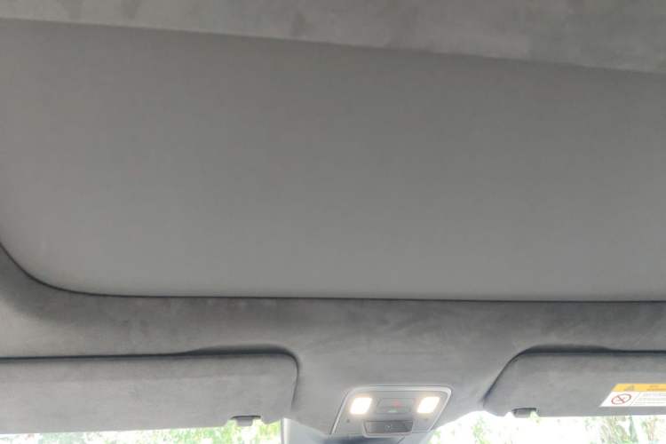 Used ONVO Luxeed L90 2025 Model—Ultra Six-Seater Version Headliner