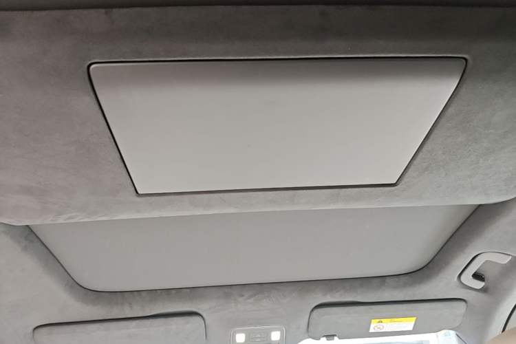 Used ONVO Luxeed L90 2025 Model—Ultra Six-Seater Version Headliner