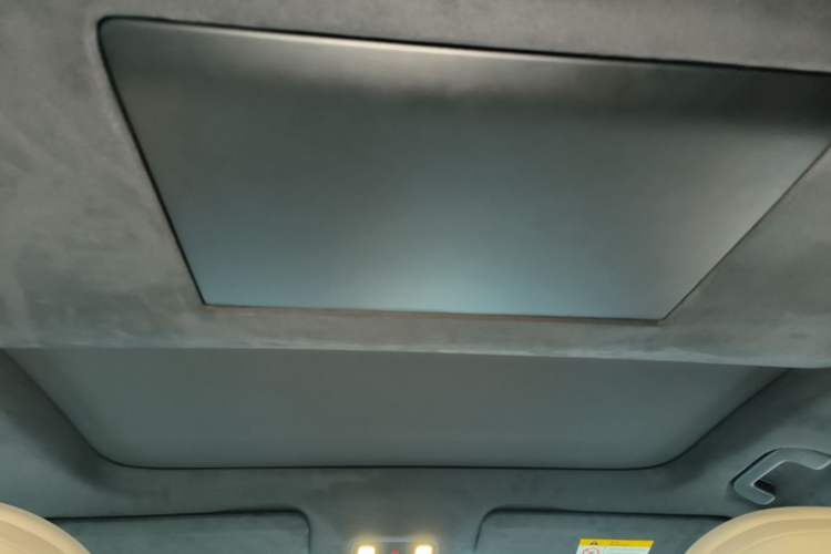 Used ONVO Luxeed L90 2025 Model—Max Seven-Seater Version Headliner