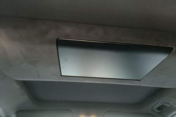 Used ONVO Luxeed L90 2025 Model—Ultra Six-Seater Version Headliner