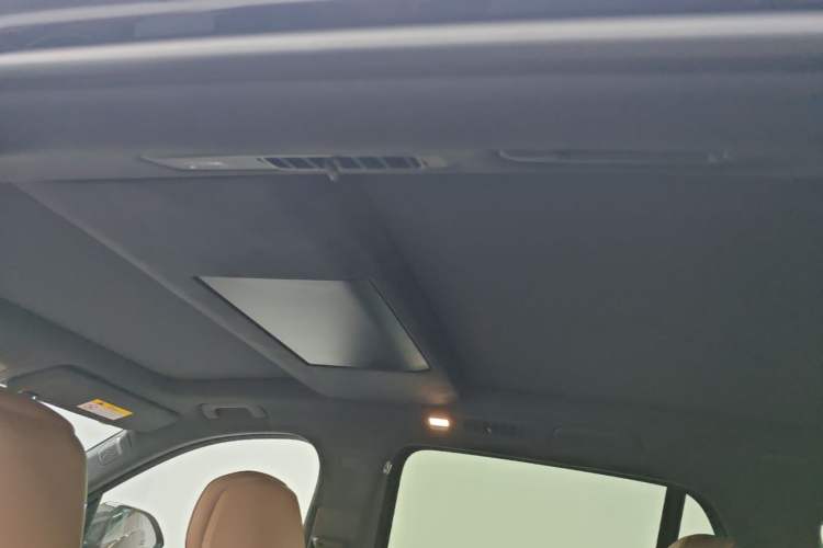 Used ONVO Luxeed L90 2025 Model—Ultra Six-Seater Version Headliner