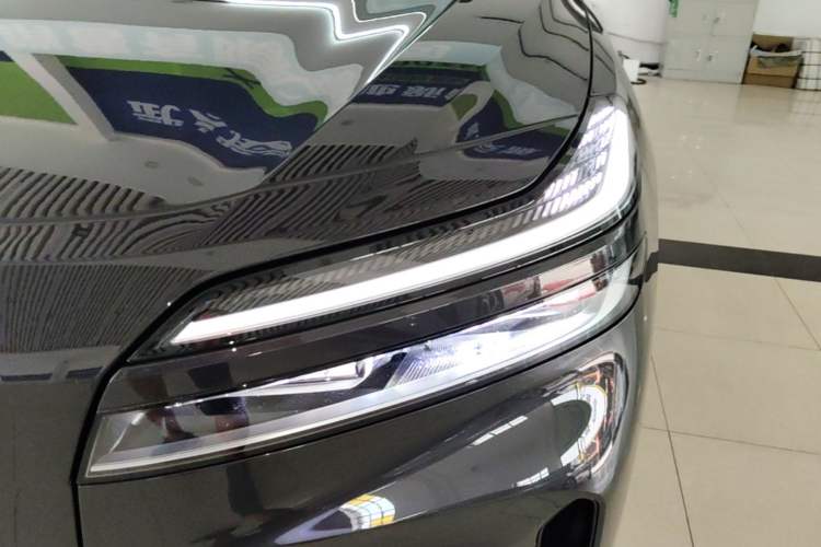 Used ONVO Luxeed L90 2025 Model—Max Seven-Seater Version Left Front Headlight