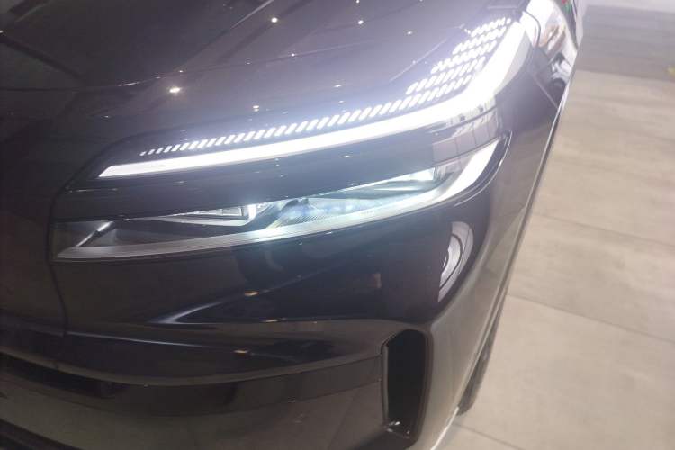 Used ONVO Luxeed L90 2025 Model—Max Six-Seater Version Left Front Headlight