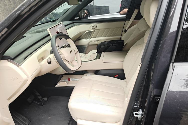 Used ONVO Luxeed L90 2025 Model—Ultra Six-Seater Version Left Front Seat