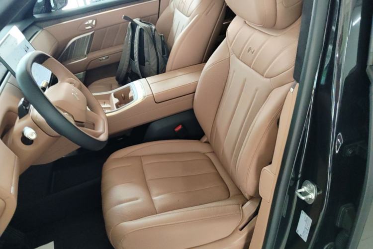 Used ONVO Luxeed L90 2025 Model—Max Seven-Seater Version Left Front Seat