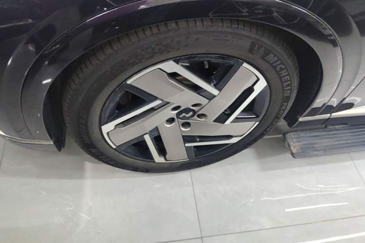 Used ONVO Luxeed L90 2025 Model—Ultra Seven-Seater Version Left Front Wheel Hub