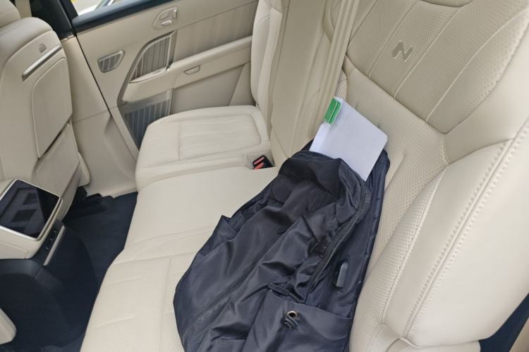 Used ONVO Luxeed L90 2025 Model—Ultra Seven-Seater Version Left Rear Seat