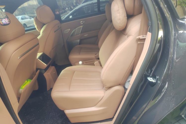 Used ONVO Luxeed L90 2025 Model—Max Six-Seater Version Left Rear Seat