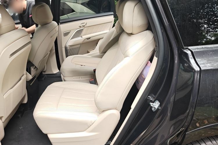 Used ONVO Luxeed L90 2025 Model—Ultra Six-Seater Version Left Rear Seat