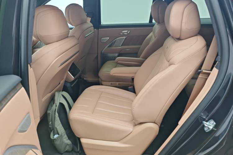 Used ONVO Luxeed L90 2025 Model—Ultra Six-Seater Version Left Rear Seat