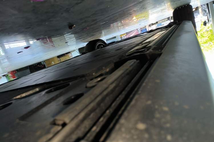 Used ONVO Luxeed L90 2025 Model—Ultra Six-Seater Version Left Side Sill