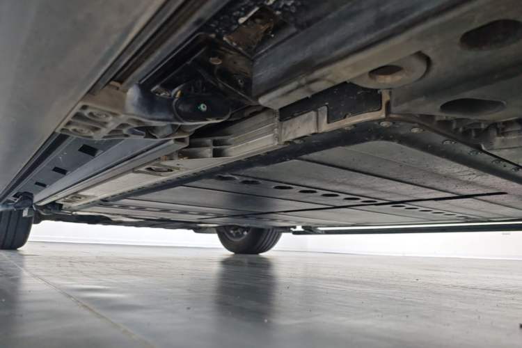Used ONVO Luxeed L90 2025 Model—Ultra Six-Seater Version Left Side Sill