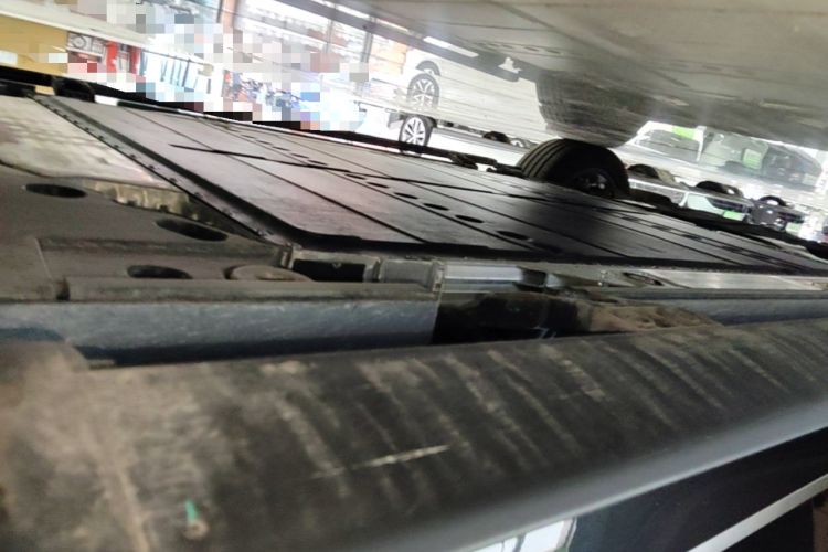 Used ONVO Luxeed L90 2025 Model—Max Seven-Seater Version Left Side Sill