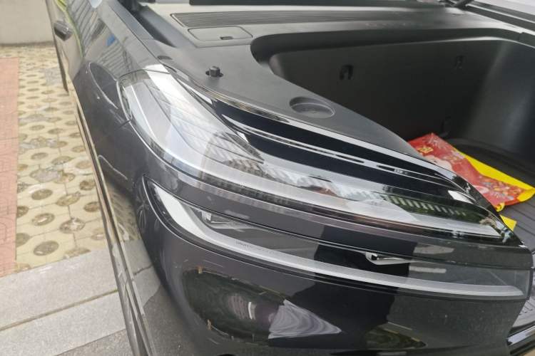 Used ONVO Luxeed L90 2025 Model—Ultra Seven-Seater Version Right Front Headlight