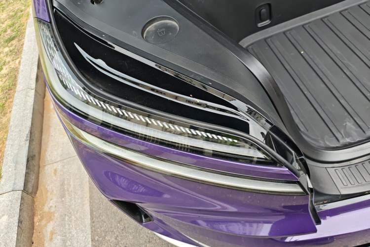 Used ONVO Luxeed L90 2025 Model—Max Six-Seater Version Right Front Headlight