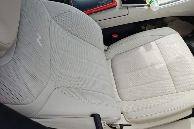 Used ONVO Luxeed L90 2025 Model—Ultra Six-Seater Version Right Front Seat