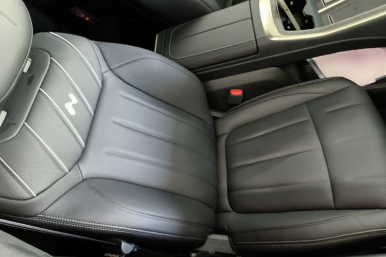 Used ONVO Luxeed L90 2025 Model—Ultra Six-Seater Version Right Front Seat