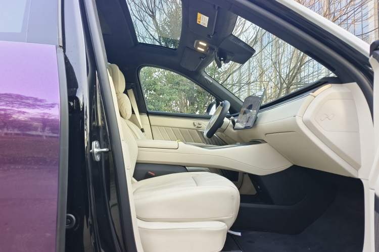 Used ONVO Luxeed L90 2025 Model—Ultra Six-Seater Version Right Front Seat