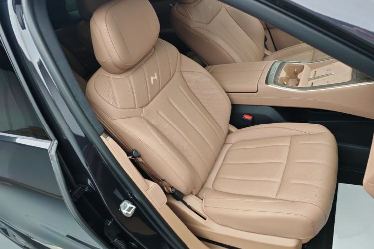 Used ONVO Luxeed L90 2025 Model—Ultra Six-Seater Version Right Front Seat