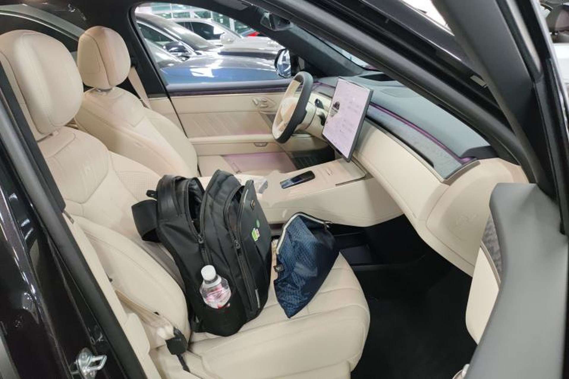 Used ONVO Luxeed L90 2025 Model—Max Seven-Seater Version Right Front Seat