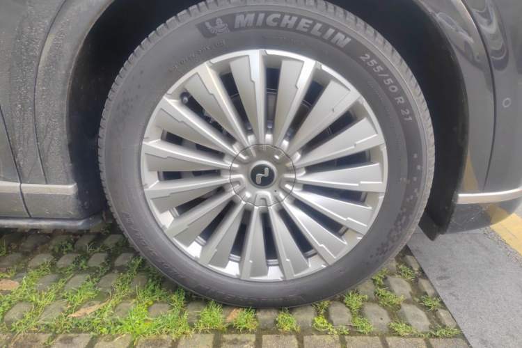 Used ONVO Luxeed L90 2025 Model—Max Six-Seater Version Right Front Wheel Hub