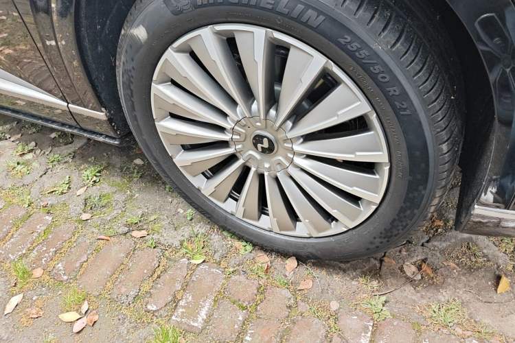 Used ONVO Luxeed L90 2025 Model—Ultra Six-Seater Version Right Front Wheel Hub