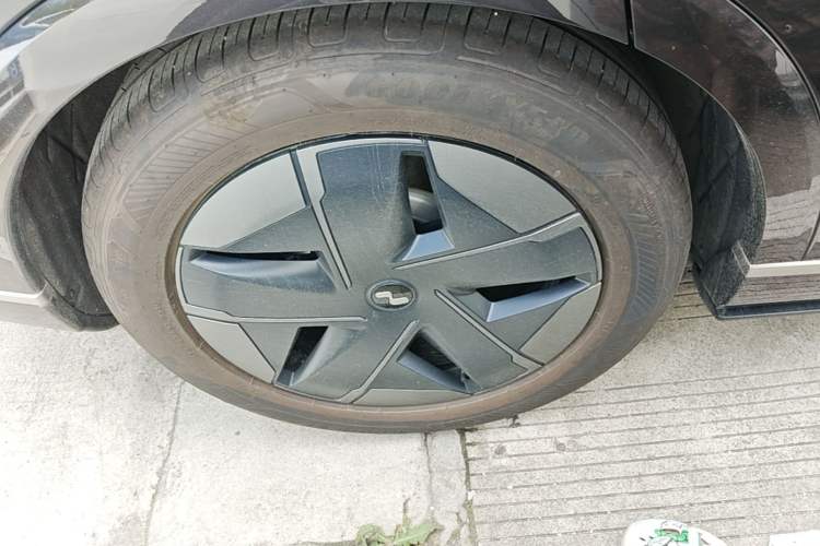 Used ONVO Luxeed L90 2025 Model—Ultra Six-Seater Version Right Rear Wheel Hub