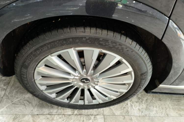 Used ONVO Luxeed L90 2025 Model—Max Seven-Seater Version Right Rear Wheel Hub