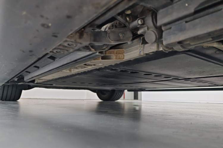 Used ONVO Luxeed L90 2025 Model—Ultra Six-Seater Version Right Side Sill