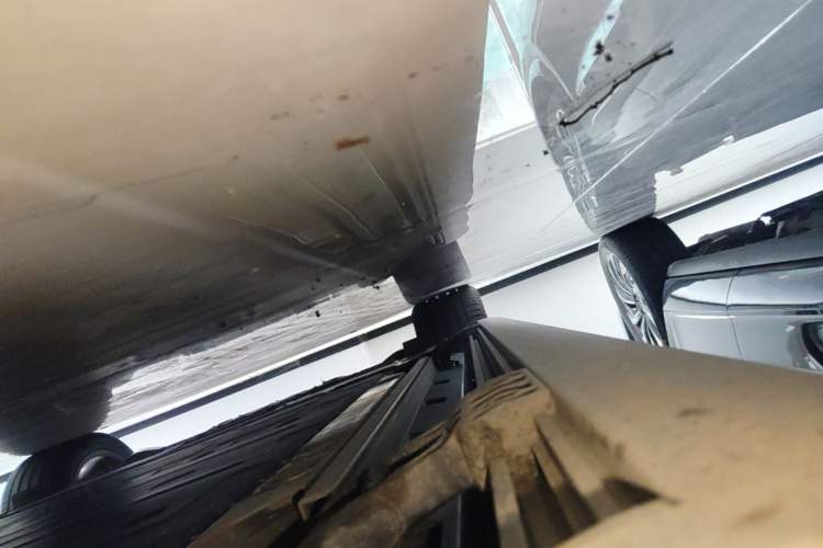 Used ONVO Luxeed L90 2025 Model—Ultra Seven-Seater Version Right Side Sill