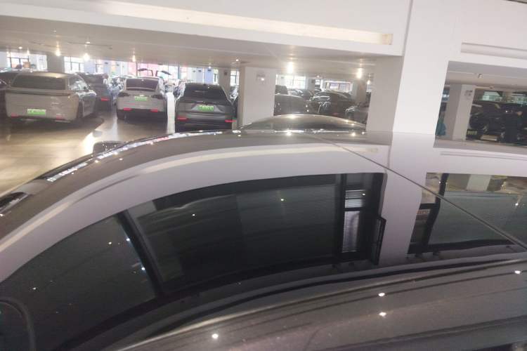 Used ONVO Luxeed L90 2025 Model—Max Six-Seater Version Roof