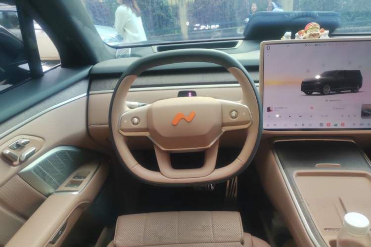 Used ONVO Luxeed L90 2025 Model—Max Six-Seater Version Steering Wheel