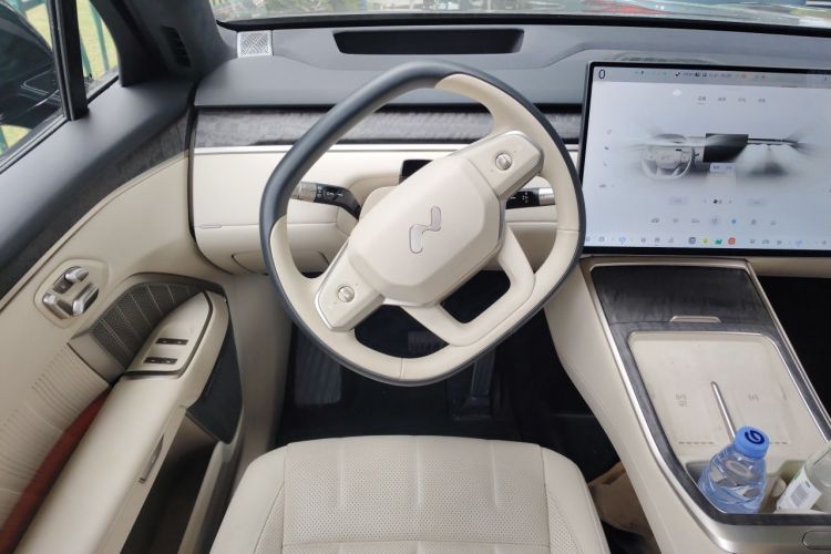 Used ONVO Luxeed L90 2025 Model—Ultra Six-Seater Version Steering Wheel