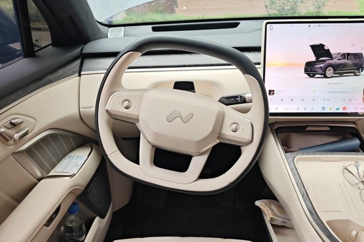 Used ONVO Luxeed L90 2025 Model—Ultra Six-Seater Version Steering Wheel