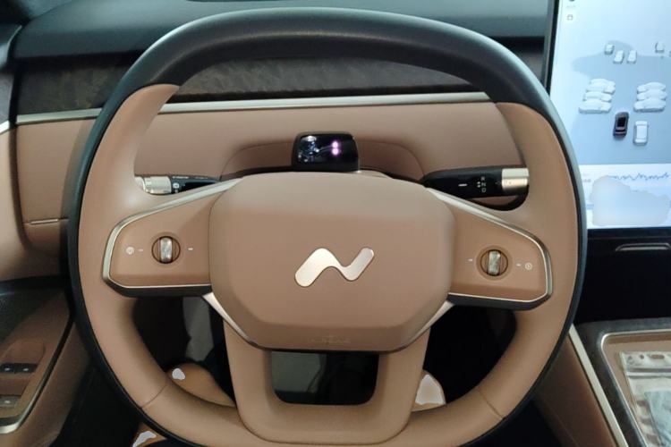 Used ONVO Luxeed L90 2025 Model—Max Seven-Seater Version Steering Wheel