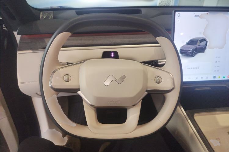 Used ONVO Luxeed L90 2025 Model—Max Six-Seater Version Steering Wheel
