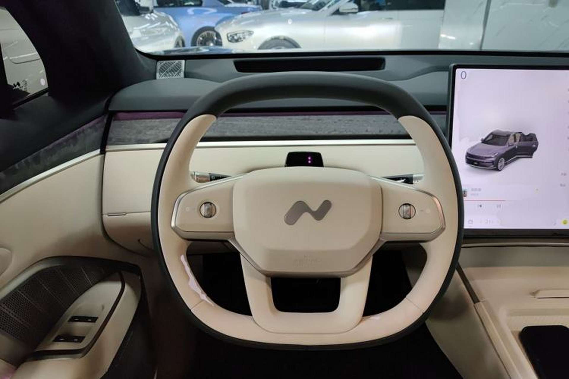 Used ONVO Luxeed L90 2025 Model—Max Seven-Seater Version Steering Wheel