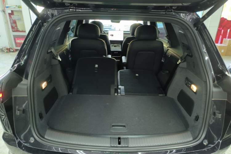 Used ONVO Luxeed L90 2025 Model—Ultra Six-Seater Version Trunk