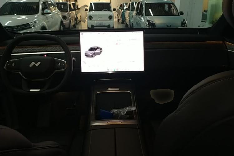 Used ONVO Luxeed L90 2025 Model—Max Six-Seater Version Center Console