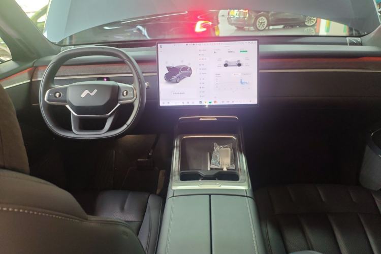 Used ONVO Luxeed L90 2025 Model—Ultra Six-Seater Version Center Console