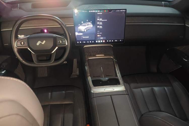Used ONVO Luxeed L90 2025 Model—Ultra Six-Seater Version Center Console
