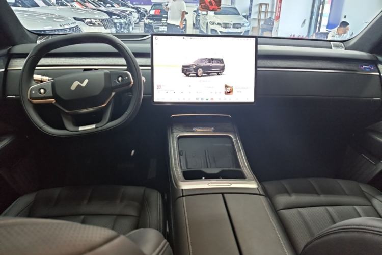 Used ONVO Luxeed L90 2025 Model—Max Six-Seater Version Center Console