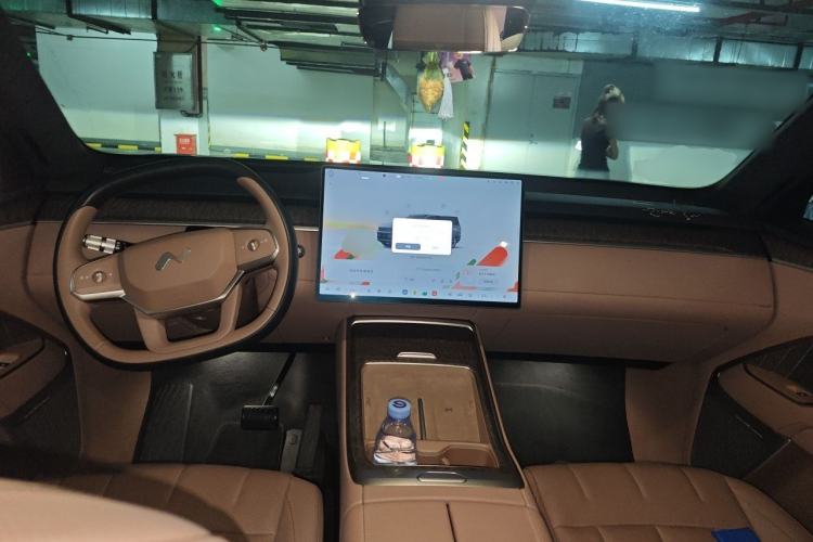 Used ONVO Luxeed L90 2025 Model—Black Knight Special Edition—Six-Seater Center Console