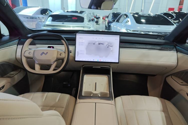 Used ONVO Luxeed L90 2025 Model Max Six-Seater 60-degree Battery Edition Center Console