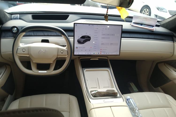 Used ONVO Luxeed L90 2025 Model—Max Six-Seater Version Center Console