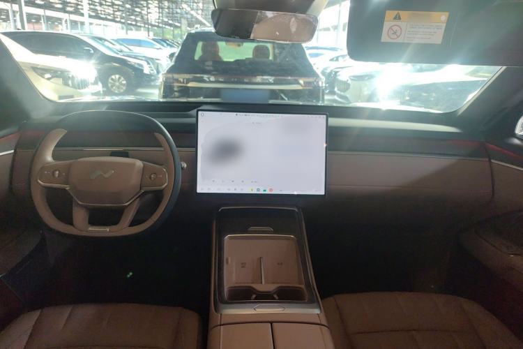 Used ONVO Luxeed L90 2025 Model—Ultra Six-Seater Version Center Console