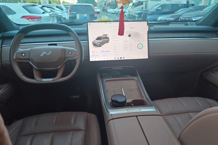 Used ONVO Luxeed L90 2025 Model—Ultra Six-Seater Version Center Console
