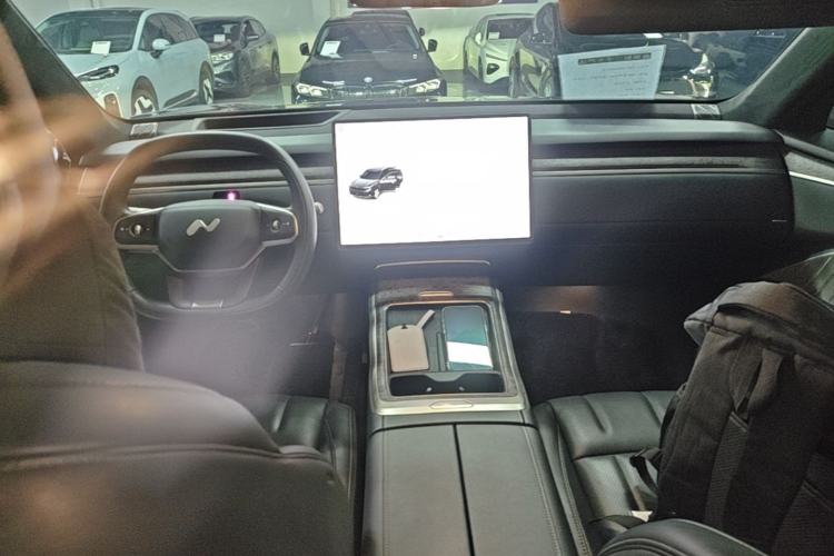Used ONVO Luxeed L90 2025 Model—Max Six-Seater Version Center Console