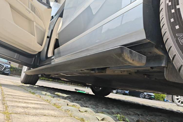Used ONVO Luxeed L90 2025 Model—Ultra Six-Seater Version Chassis Rear Left
